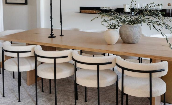 Using chairs as pens to outline the harmonious rhythm of space: a unified aesthetic from the restaurant to the backyard